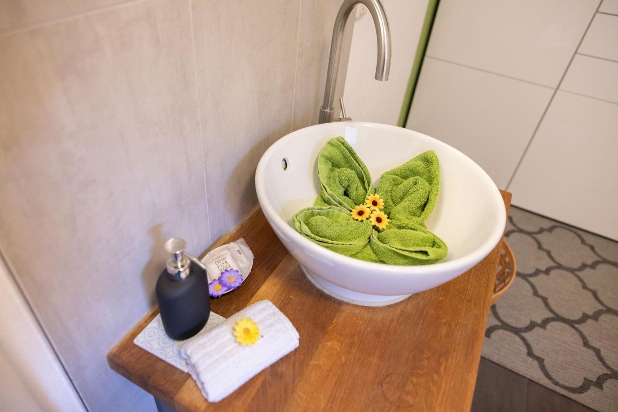 Ideal Fuer Kurze Aufenthalte - Gemuetliches 1-Zimmer-Apartment Adelsdorf 外观 照片